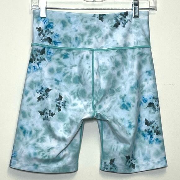 Peloton Diamond Tie Dye High Waisted Bike Short Medium - Picture 2 of 4